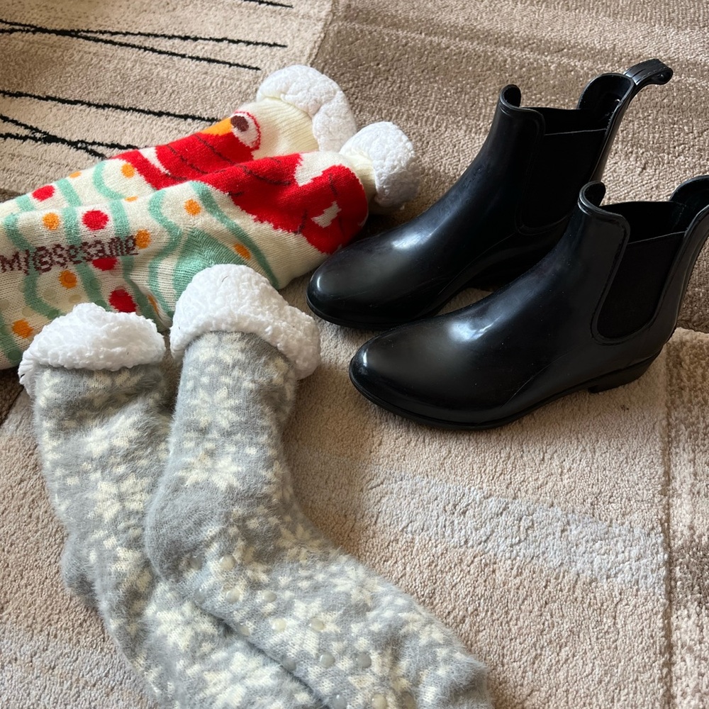 Black Ankle Boots and 4 socks